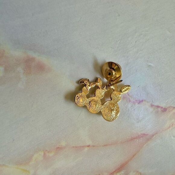 Avon bunny gold tone faux pearl pin - Picture 5 of 8